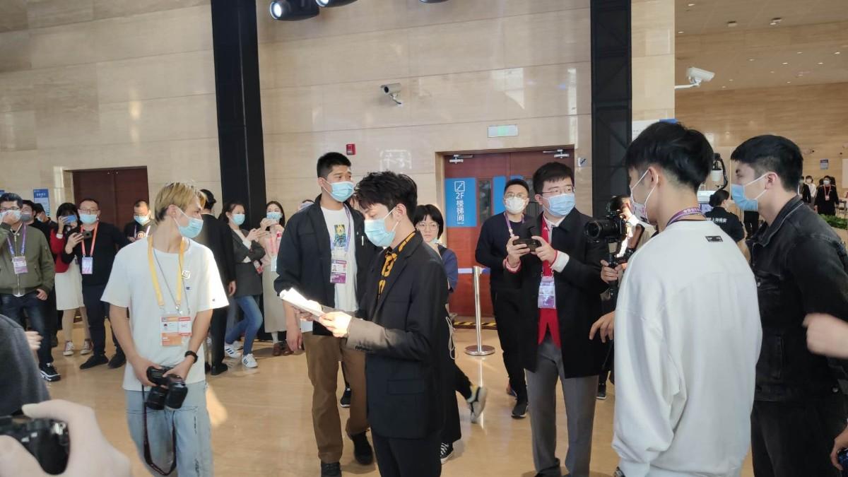 历史上的11月10日哈啰新款的诞生，学习变化，自信塑造未来之路