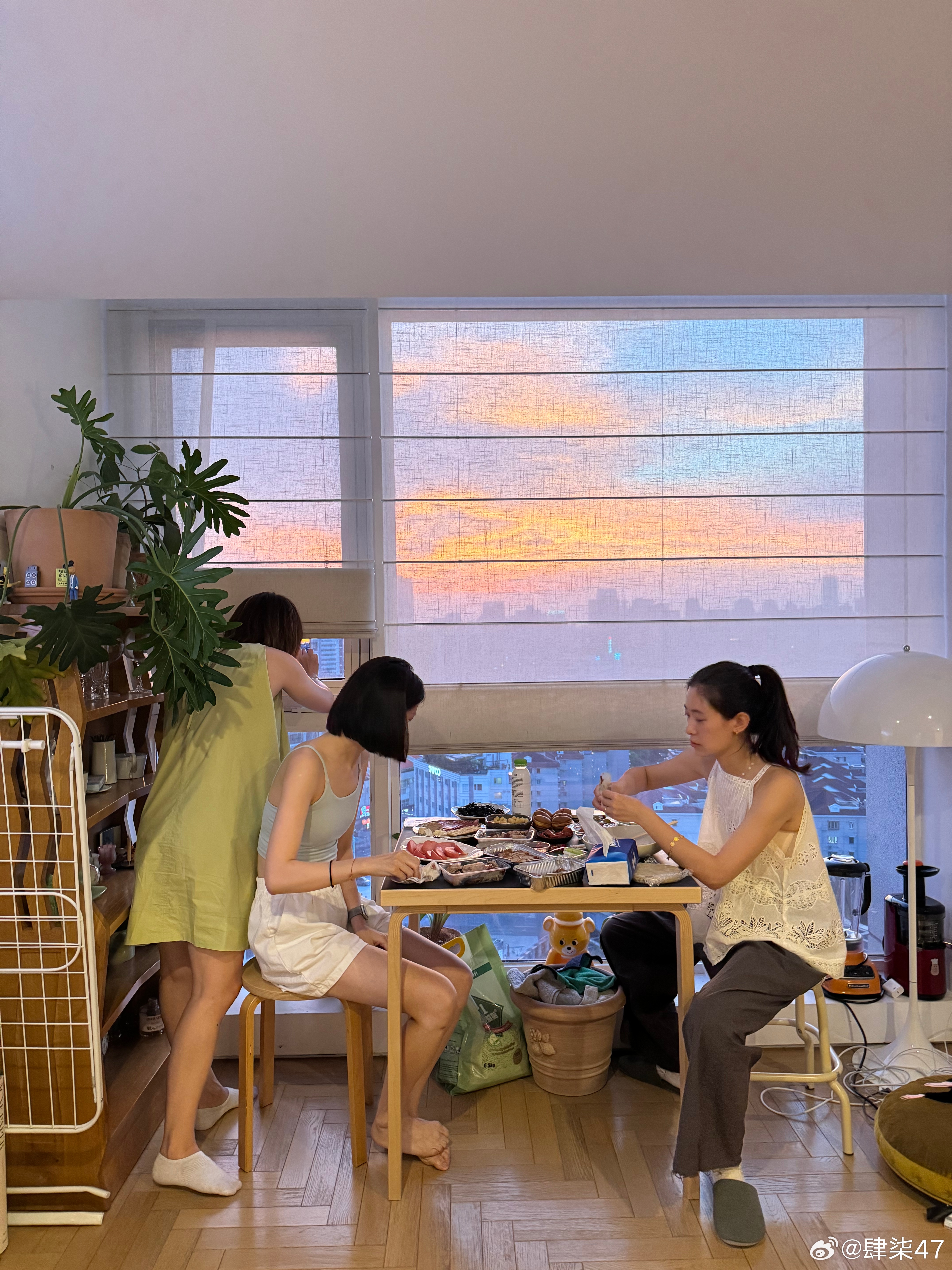 周末温馨时光，最新中文乱理小聚分享