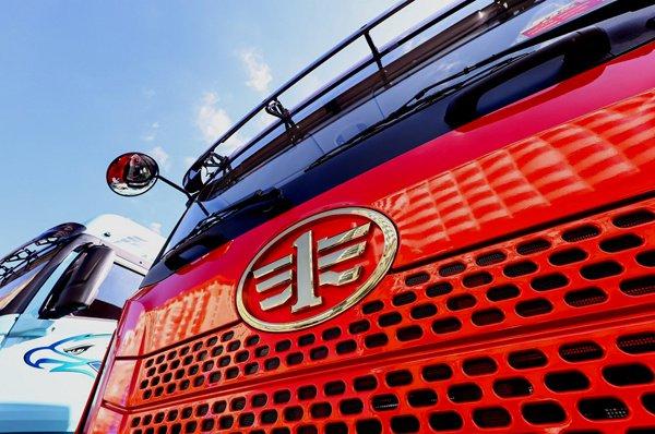驾驭未来力量，2025年解放J6L180最新款高栏与你共创成长之旅