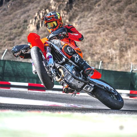 2025新奥精准资料免费大全,全面设计执行数据_纪念版KTM7.23