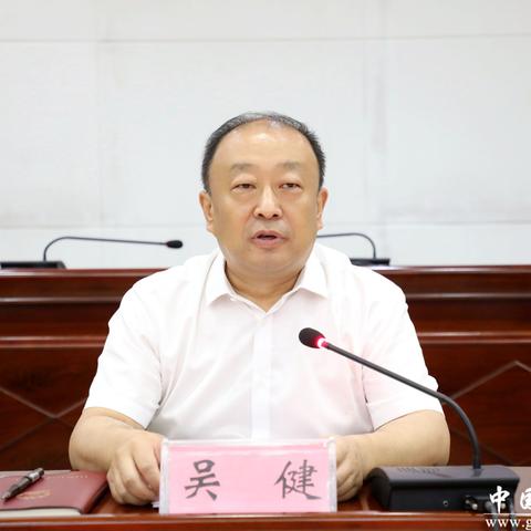 革新与实用并存，2025年简易电视墙设计趋势与实用艺术