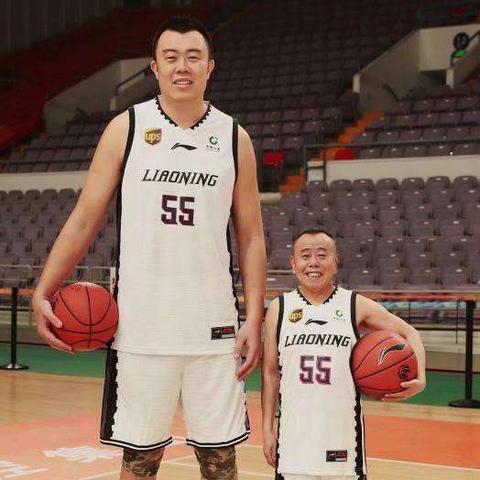 篮球巨星身高排行榜TOP10，震撼榜单揭晓！