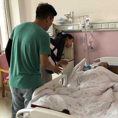 老总母亲突发重病，老板母亲生病怎么发信息慰问 