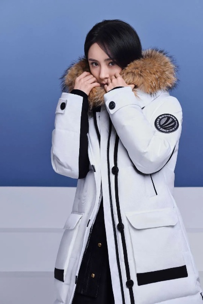 波司登羽绒服与明星演绎时尚联动风采